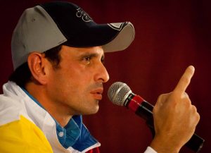 RUEDA-DE-PRENSA-HENRIQUE-CAPRILES-RADONSKI-FOTO-GUILLERMO-SUÁREZ-7