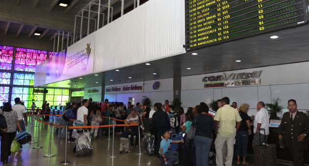 aeropuerto8ht1325625935