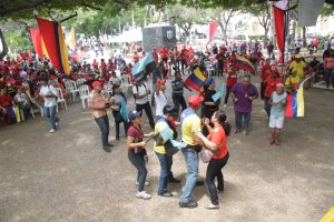El pueblo zuliano celebró la juramentación Nicolás Maduro como Presidente  (3) (1)