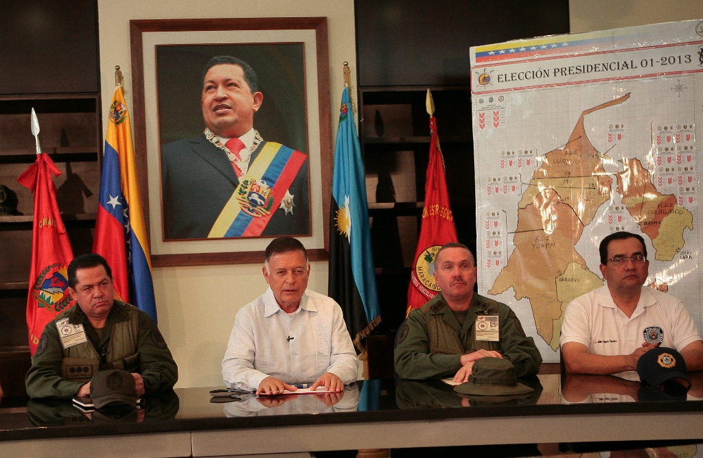 Gobernador Arias Cárdenas invitó a la población a ejercer el derecho al voto (2)