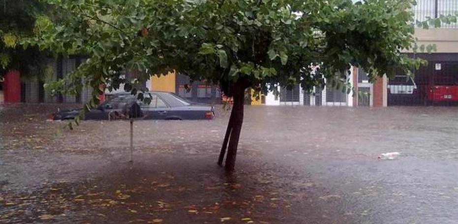 Plata-calles-inundadas-Nani-Mendoza_CLAIMA20130403_0092_25