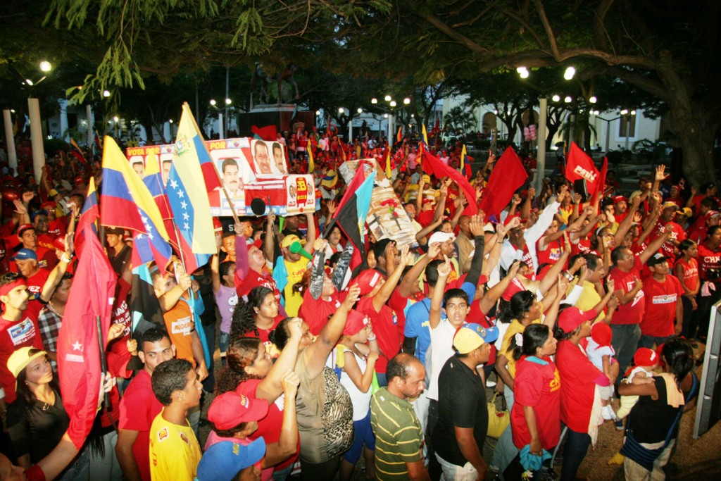 Pueblo Zuliano se concentró en la Plaza Bolívar para festejar el triunfo de Nicolás Maduro Moros (4)