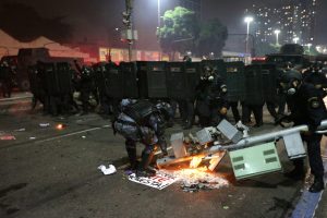 PROTESTA MULTITUDINARIA EN RÕO