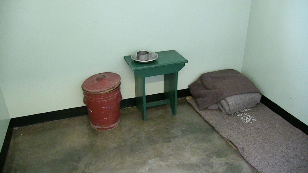 sinewan.com_.-La-celda-de-nelson-mandela-2