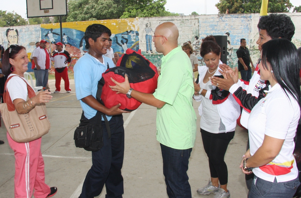 Entrega de kits deportivos (1)