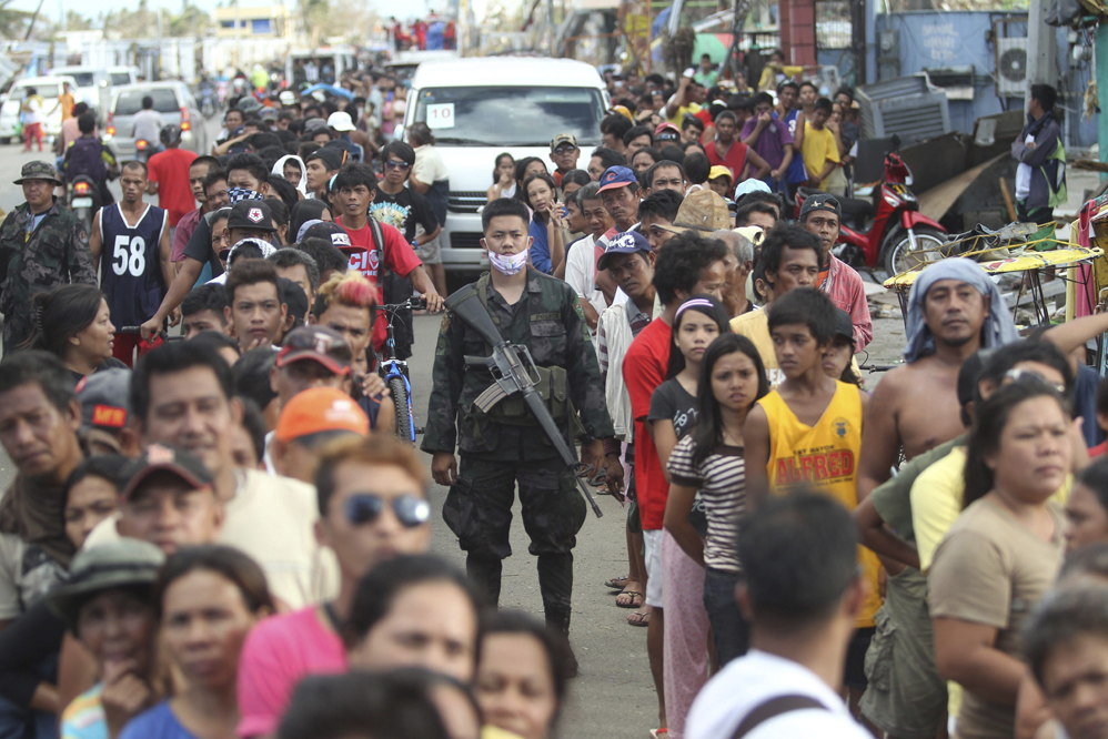 LA CIFRA DE MUERTOS POR EL TIF”N HAIYAN EN FILIPINAS SE ACERCA A LOS 4.000