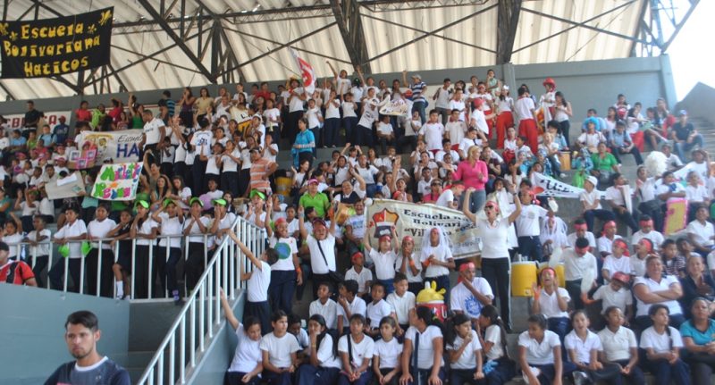 ELCCIÓN DE LAS REINAS Y MASCOTA DE LOS JUEGOS ESCOLARES