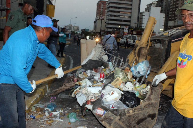 Frentes de limpieza salen a las principales calles de Maracaibo (5)