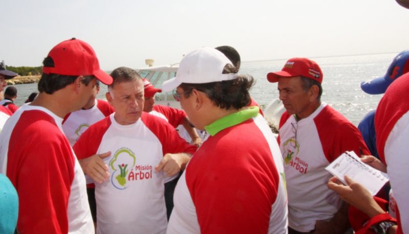 09 03 2014 EM 2da etapa del Paseo del Lago siembra de arboles 099