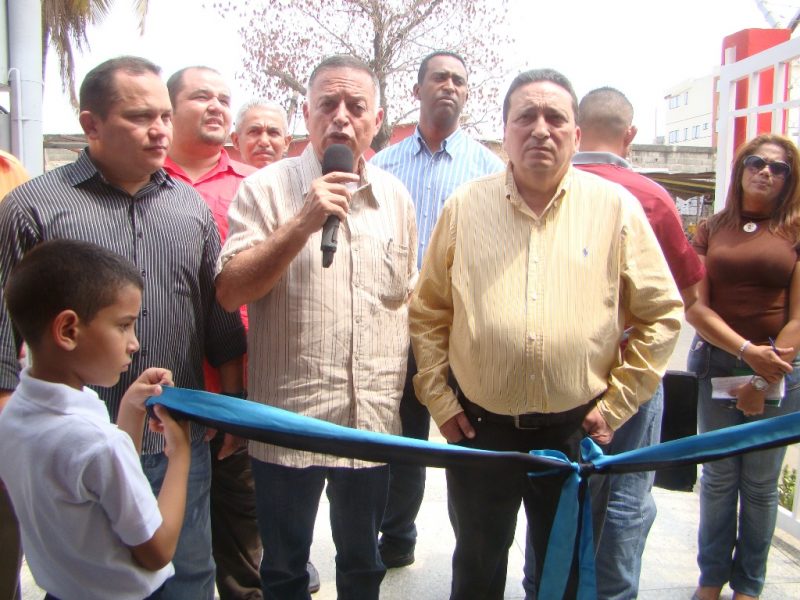 Gobernador Arias Cárdenas reinauguró la Unidad Educativa Profesora Esther Hernández Toro en Lagunillas (10)