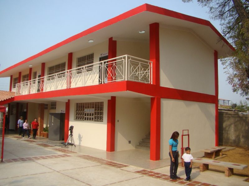 Gobernador Arias Cárdenas reinauguró la Unidad Educativa Profesora Esther Hernández Toro en Lagunillas (5)