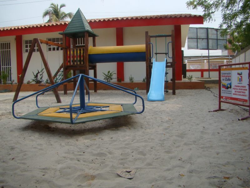 Gobernador Arias Cárdenas reinauguró la Unidad Educativa Profesora Esther Hernández Toro en Lagunillas (7)