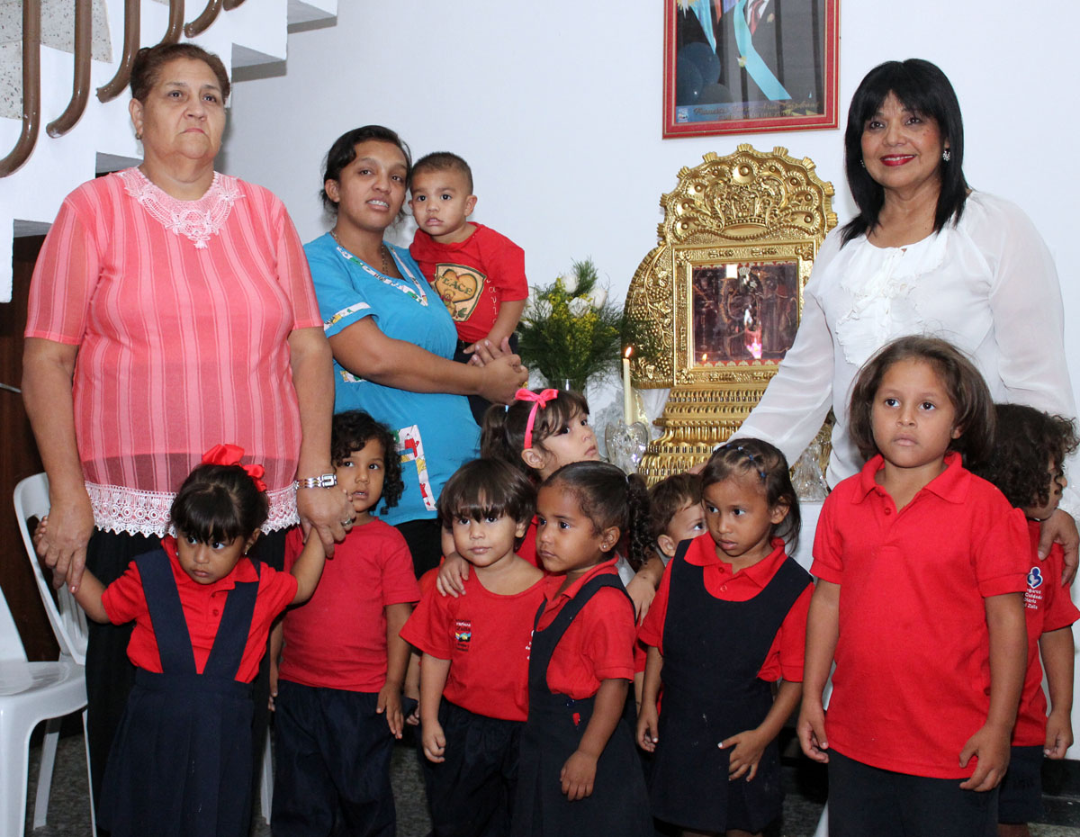 26-11-14EHLa1eraCombatienteRecibeLaImagendelaVirgen