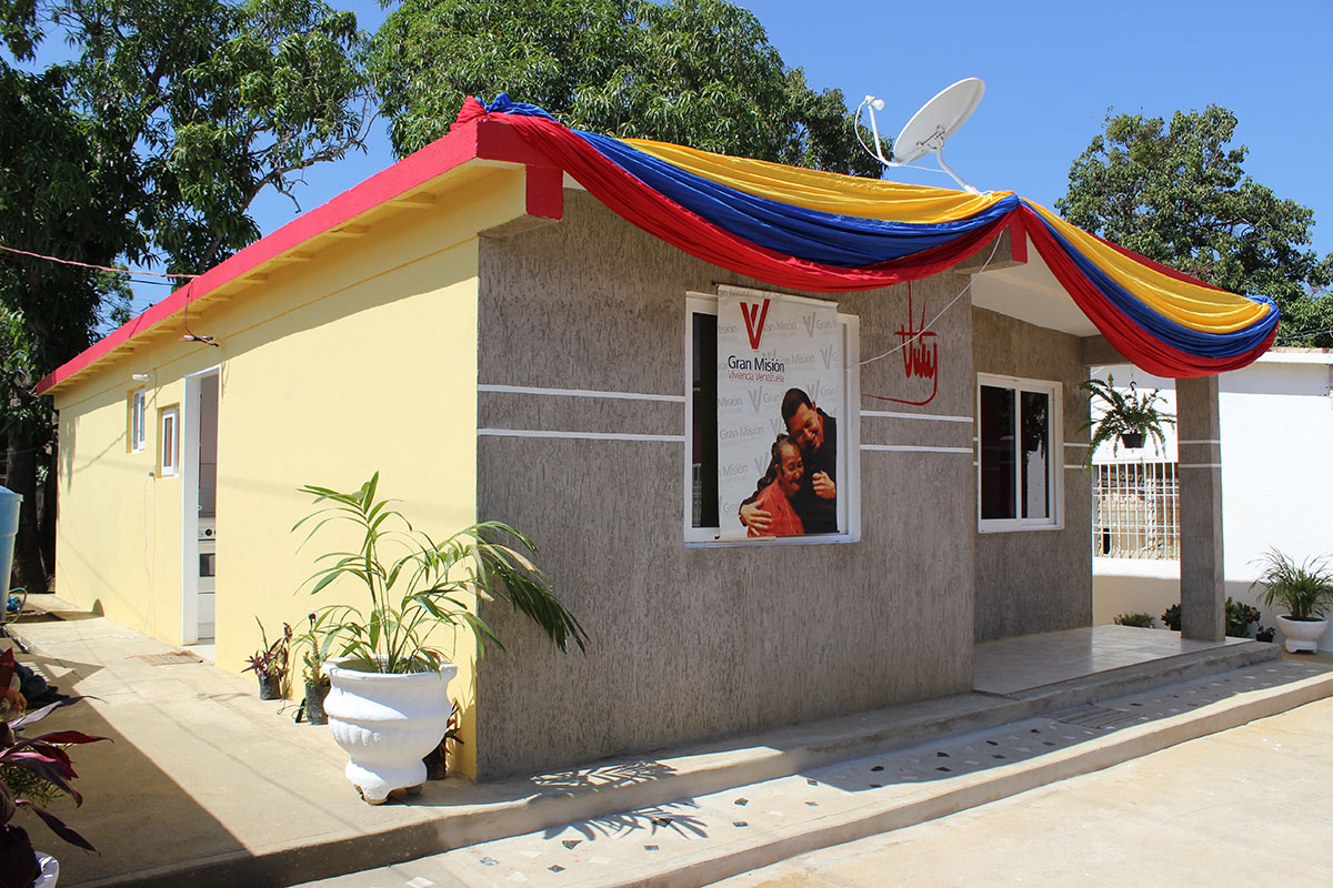 27-11-14 EH PRENSA GMVV. ENTREGA DE VIVIENDA CABIMAS (3)