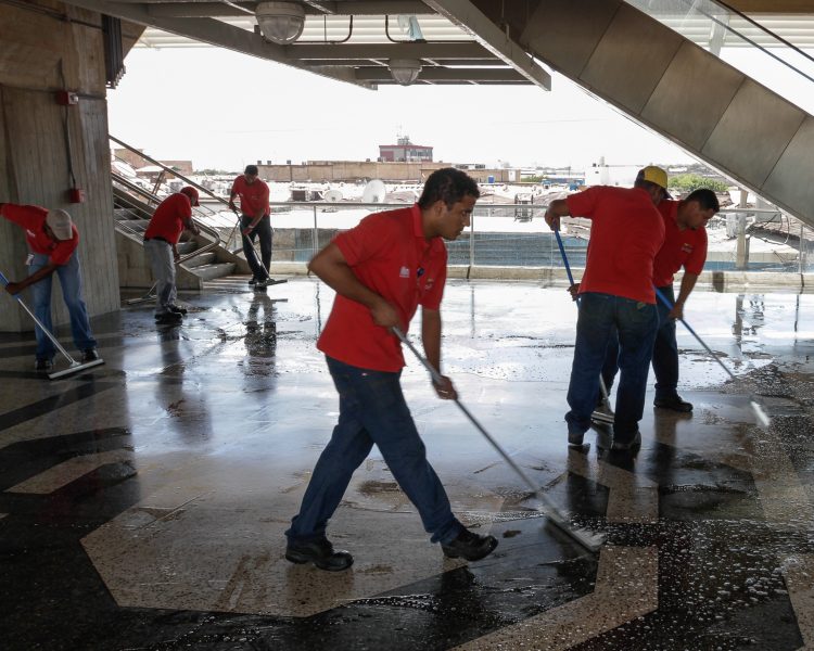 Mantenimiento de la Linea 1 del Metro de Maracaibo (Foto: Kenny Attow)