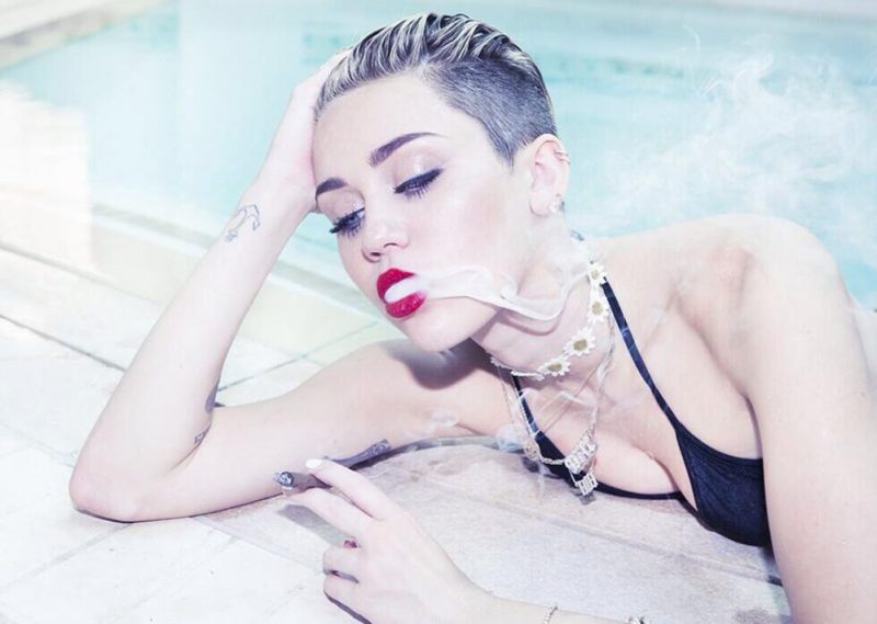 miley fumando