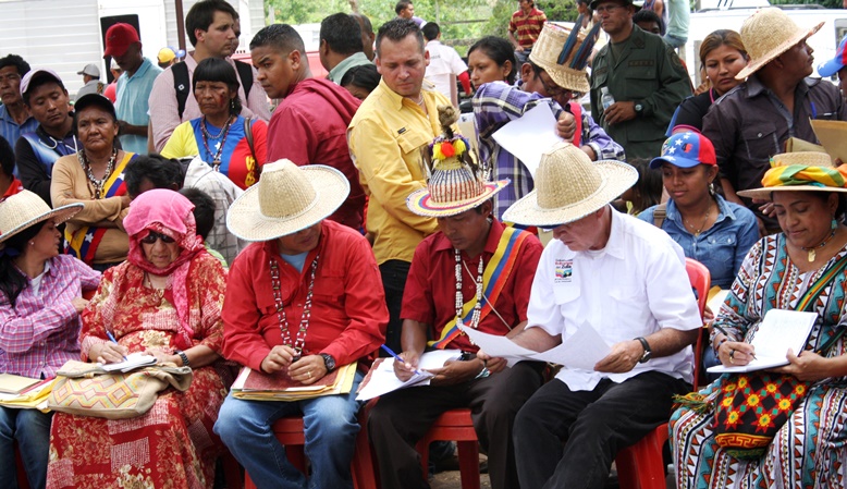 04-03-15 Elías Jaua y Arias Cárdenas inspeccionaron I etapa del proyecto socioproductivo de la comunidad Chaktapa (3)