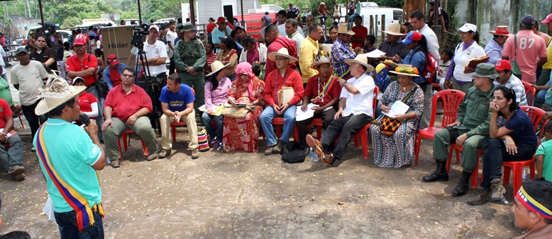 04-03-15 Elías Jaua y Arias Cárdenas inspeccionaron I etapa del proyecto socioproductivo de la comunidad Chaktapa (4)