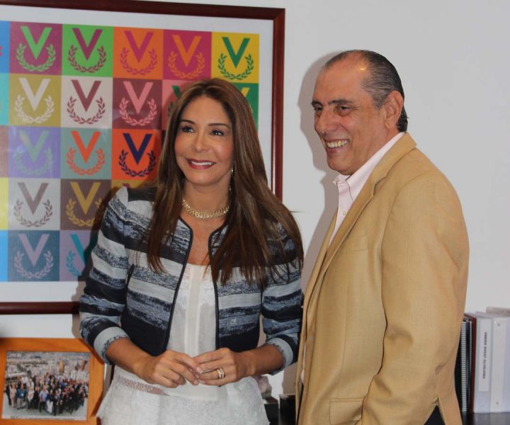 VIVIANA GIBELLI JUNTO A MANUEL FRAÍZ -GRIJALBA, VICEPRESIDENTE EJECUTIVO DE VENEVISIÓN