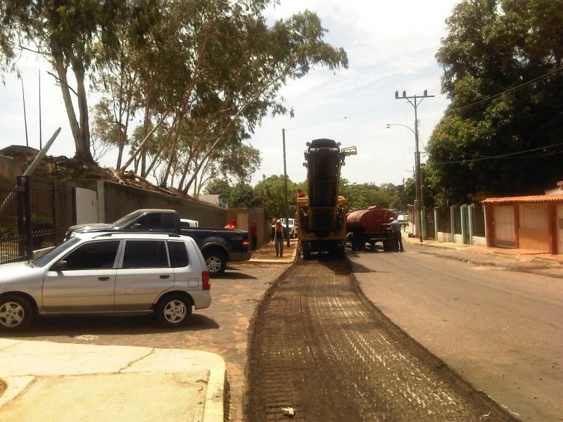 30.6.15.INFRAESTRUCTURA-Asfaltado-del-Barrio-Jorge-Hernández2