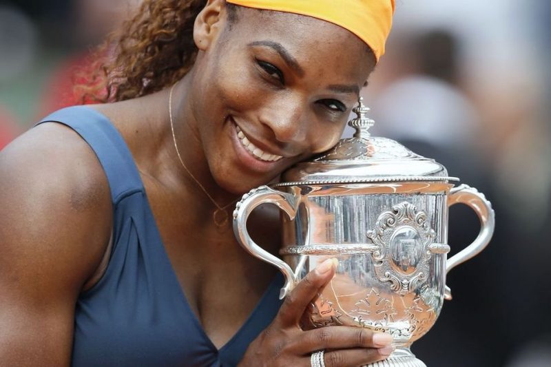Serena-Williams-posa-con-el-tr_54375803298_54028874188_960_639