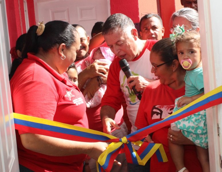Gobernador del Zulia hace entrega de la Vivienda en Santa Rita