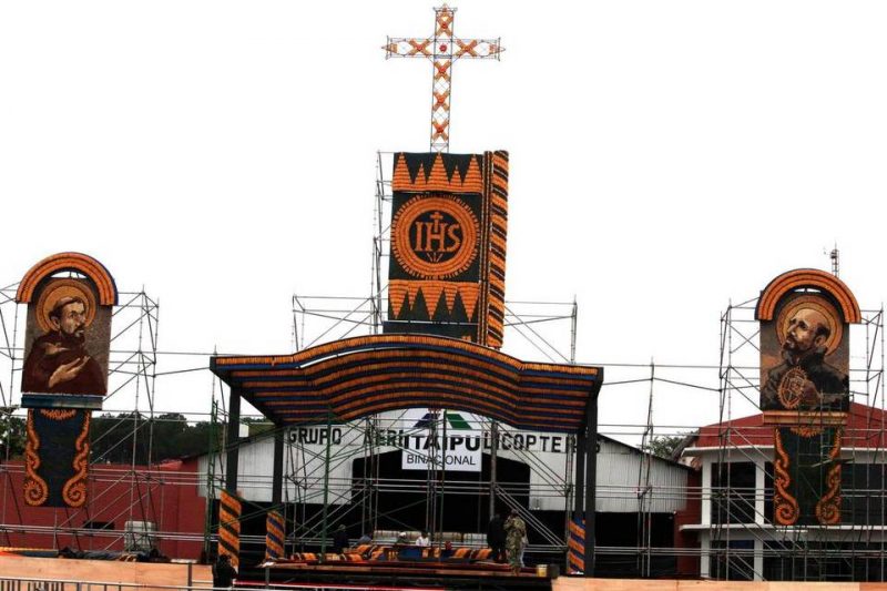 Este es el altar de maíz construido para la visita del Papa