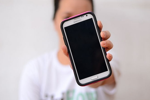 niños con celulares