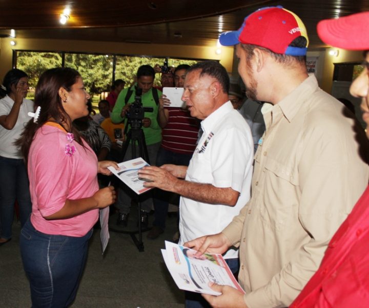 110815EM ENTREGA DE REFRIGERADORAS A PESCADORES 107