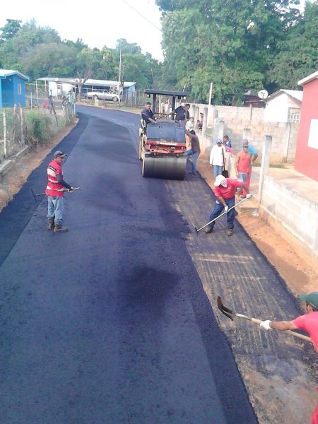 Asfaltado en las Calles del Corozo. Municipio Valmore Rodríguez