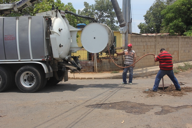 Hidrolago en comjunto con la alcaldía de San Francisco realizó limpieza y destape de colectores en la urbanización La Coromoto (8)