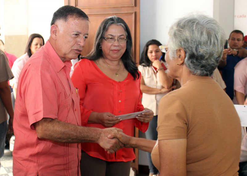 Gobierno Regional entregó más de 4 millones de bolívares en ayudas sociales