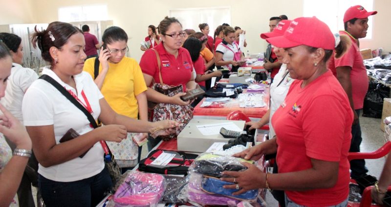 031015 EM Operativo de sumistro de alimentos,utiles escolares y 090