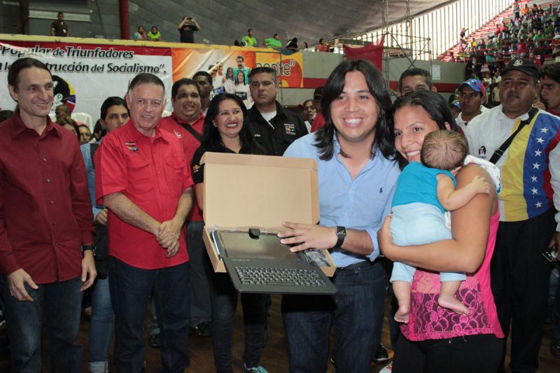 EntregaDeTabletasAEstudiantesDeLaMisiónSucre (10)