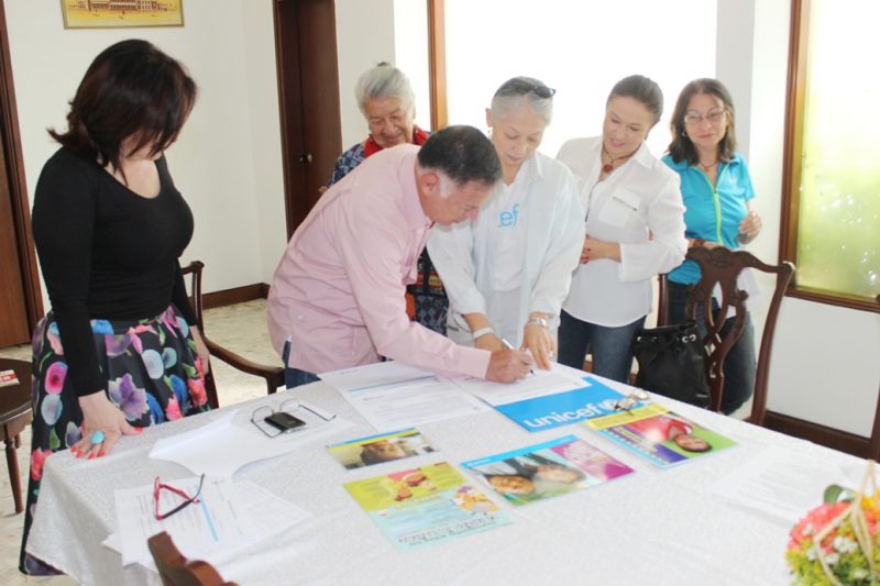 061115 EM Reunión con representante de UNICEF 048