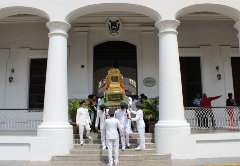 EHChinitaVisitaPalaciodeGobierno (1)