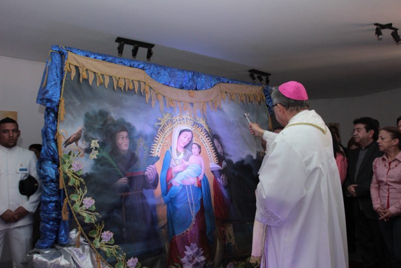 NSMonseñorUbaldo SantanaArzobispo de la ArquidiócesisdeMaracaiboBnediceElMantoSagrado