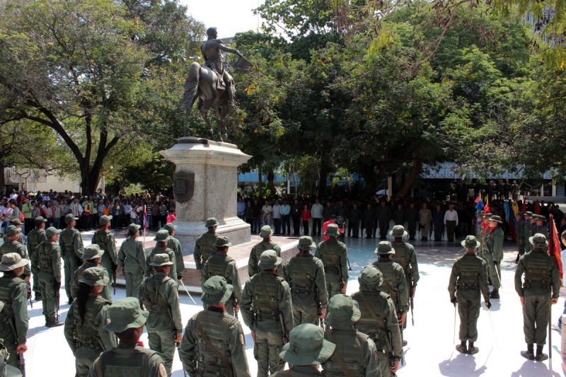 EHActoCivicoMilitarenDesagravioalaOfensadelaNvaNAcontraElLibertador (8)