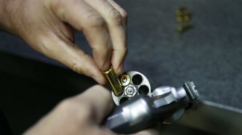 El decreto que prohíbe el porte hará que, en los hechos, todos los permisos se vuelvan de tenencia (ya no podrán llevarse por las calles, si no dentro de propiedades). Foto: Agencias