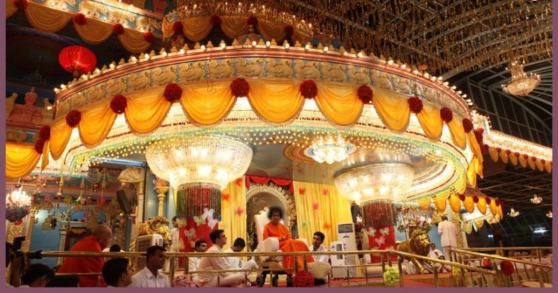 sathya-sai-baba-in-sai-kulwant-hall