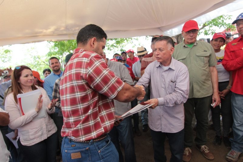 07 05 2016 EM Vacunaciòn de ganado y entrega de creditos (15)