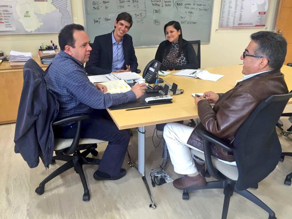 Ministro Marco Torres (2) - Reunión de trabajo con sector lácteo