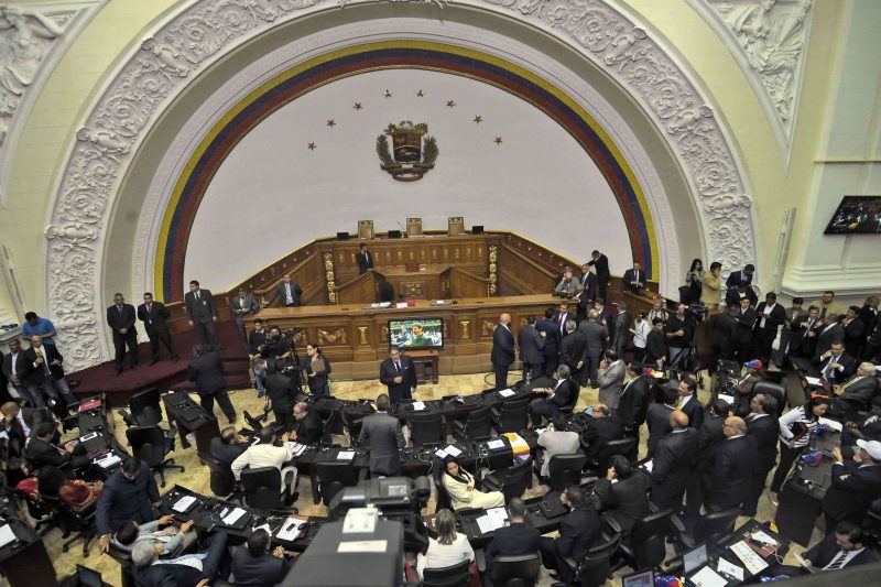 View of the parliament in Caracas, on January 5, 2016. Venezuela's President Nicolas Maduro ordered the security forces to ensure the swearing-in of a new opposition-dominated legislature passes off peacefully Tuesday, after calls for rallies raised fears of unrest. AFP PHOTO/JUAN BARRETO
