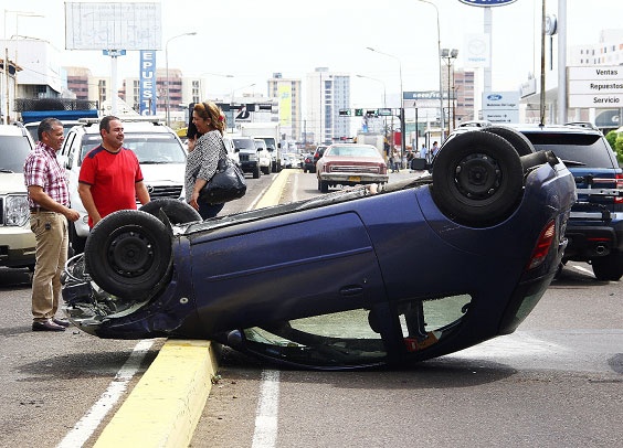 carro-volcado.jpg_672072731