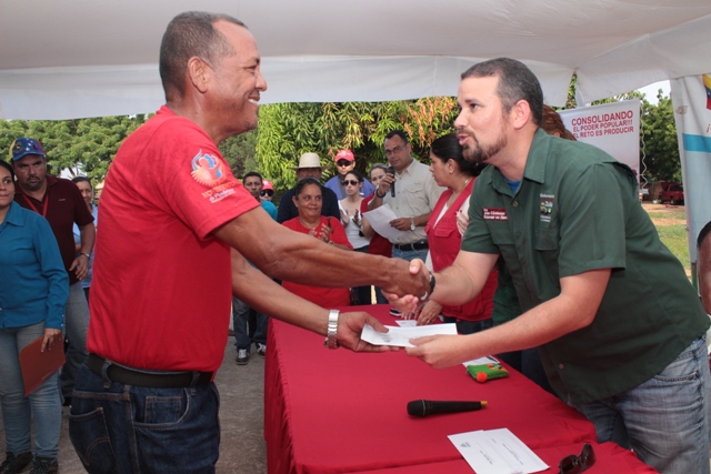 20-07-16 ENTREGA DE MICROCREDITOS PARCELAMIENTO MI ESFUERZO (3)