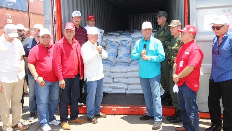 26 07 2016 EM Entrega de contenedores de alimento para camarones (11)