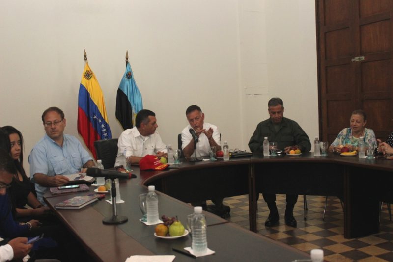 EHFirmadeConvenioEmpresasCamaroneras (1)