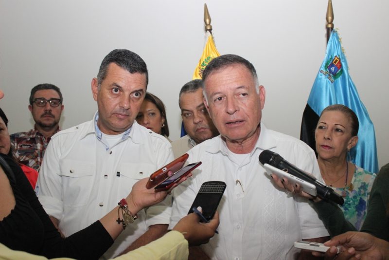 EHFirmadeConvenioEmpresasCamaroneras (6)