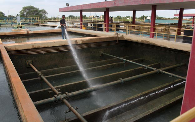 Maracaibo, Venezuela, 15/12/2015. Recorrido por Planta C junto al personal de Hidrolago para constatar la calidad de agua que consumen los zulianos. En la foto: Planta C suministra agua a gran parte de Maracaibo y San Francisco.