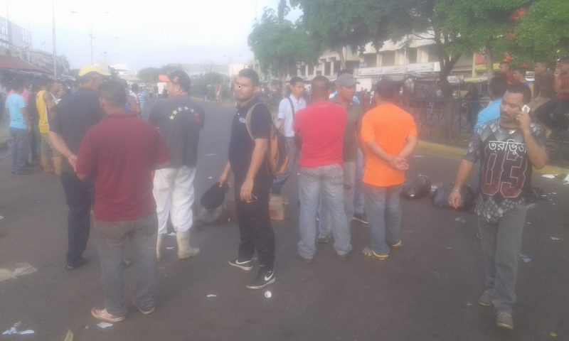 pollo_pulgas_protesta_qwiaae7kz-jpg_2019606672